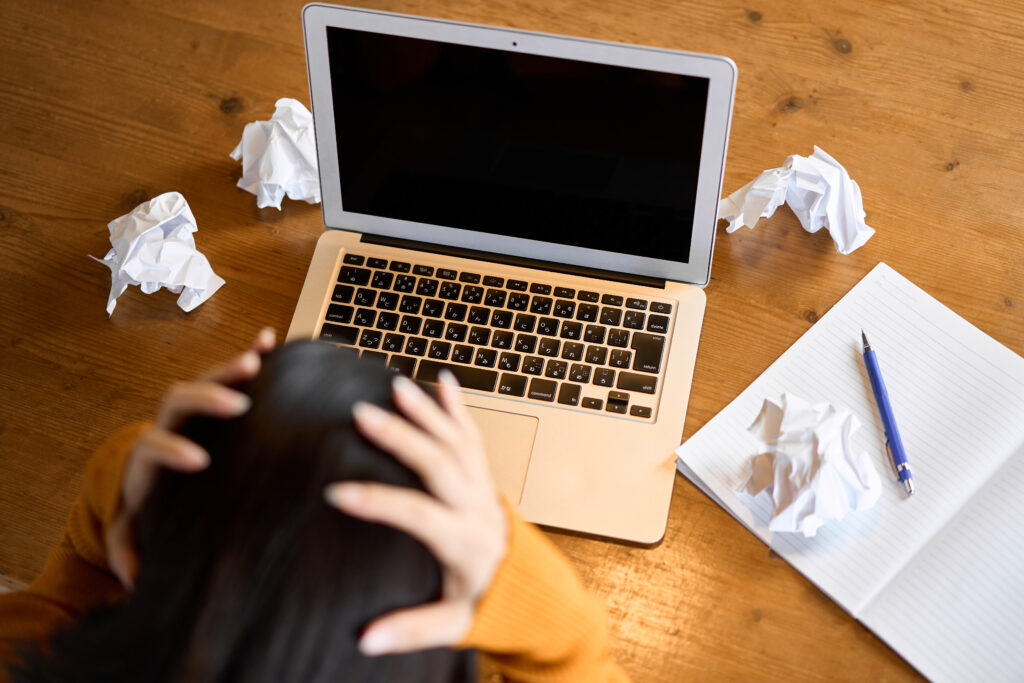 Pourquoi le fameux « Qu'est-ce qui vous amène ? » nous terrifie