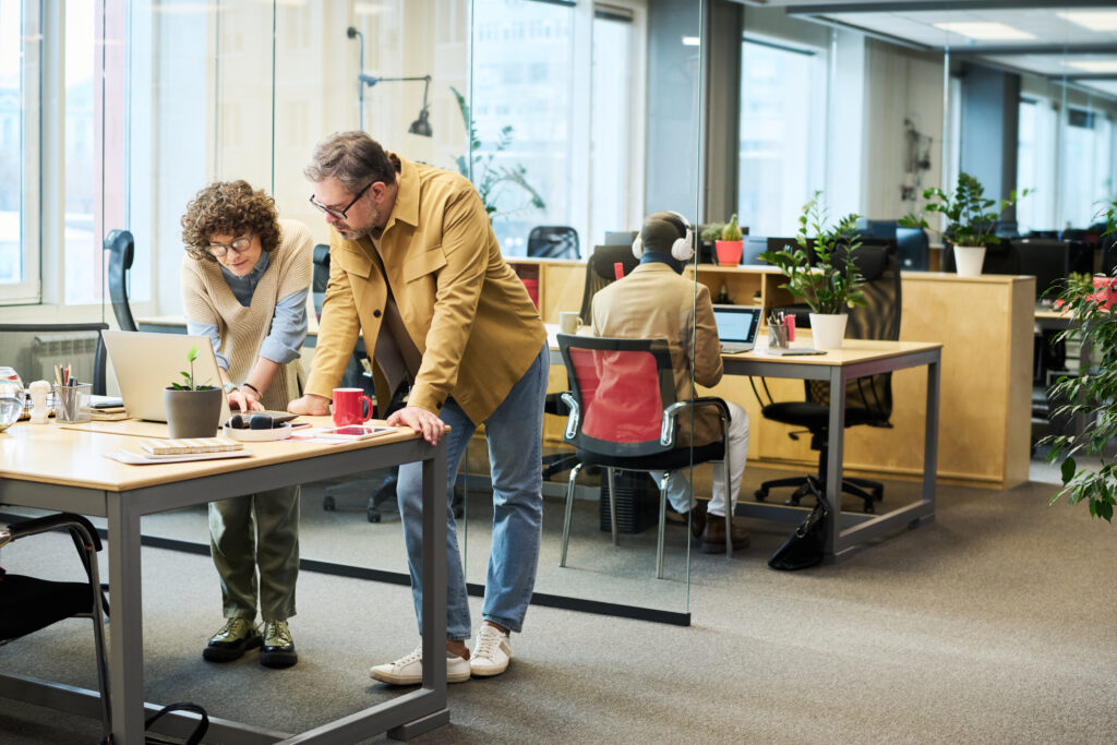 Les mains ancrer à sa réalité.